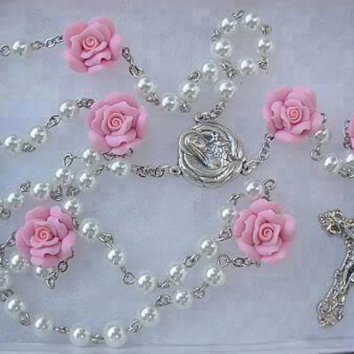 Terço Dourado Cristal Rosa